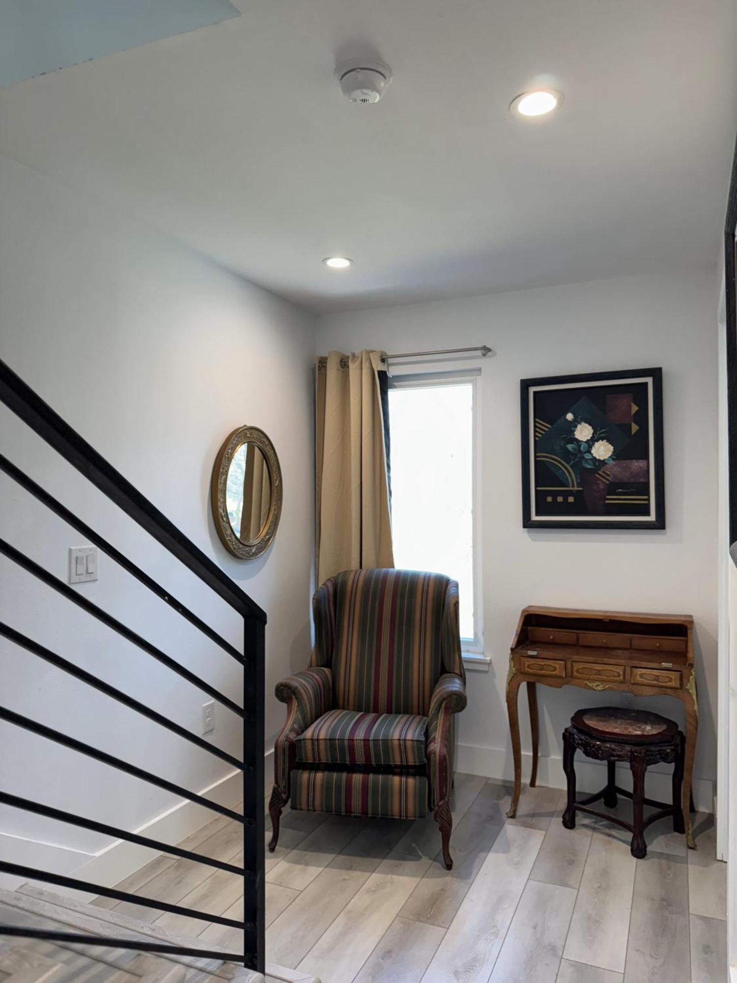 Chic, Cozy & Comfort Modern Room Austin Exterior photo